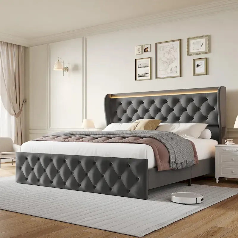 Polsterbettgestell aus Samt mit Wingback-Kopfteil