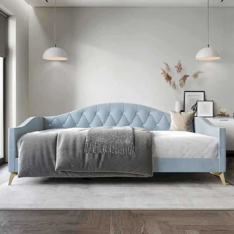 Elegante gestoffeerde chaise longue voor één persoon met kristallen knopen